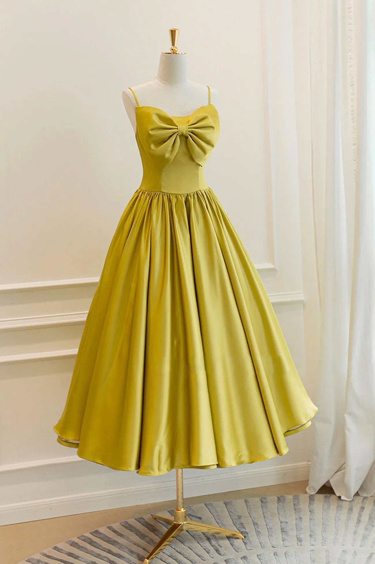 Yellow Satin Short Prom Dresses Cute A-Line Bow Homecoming Dresses