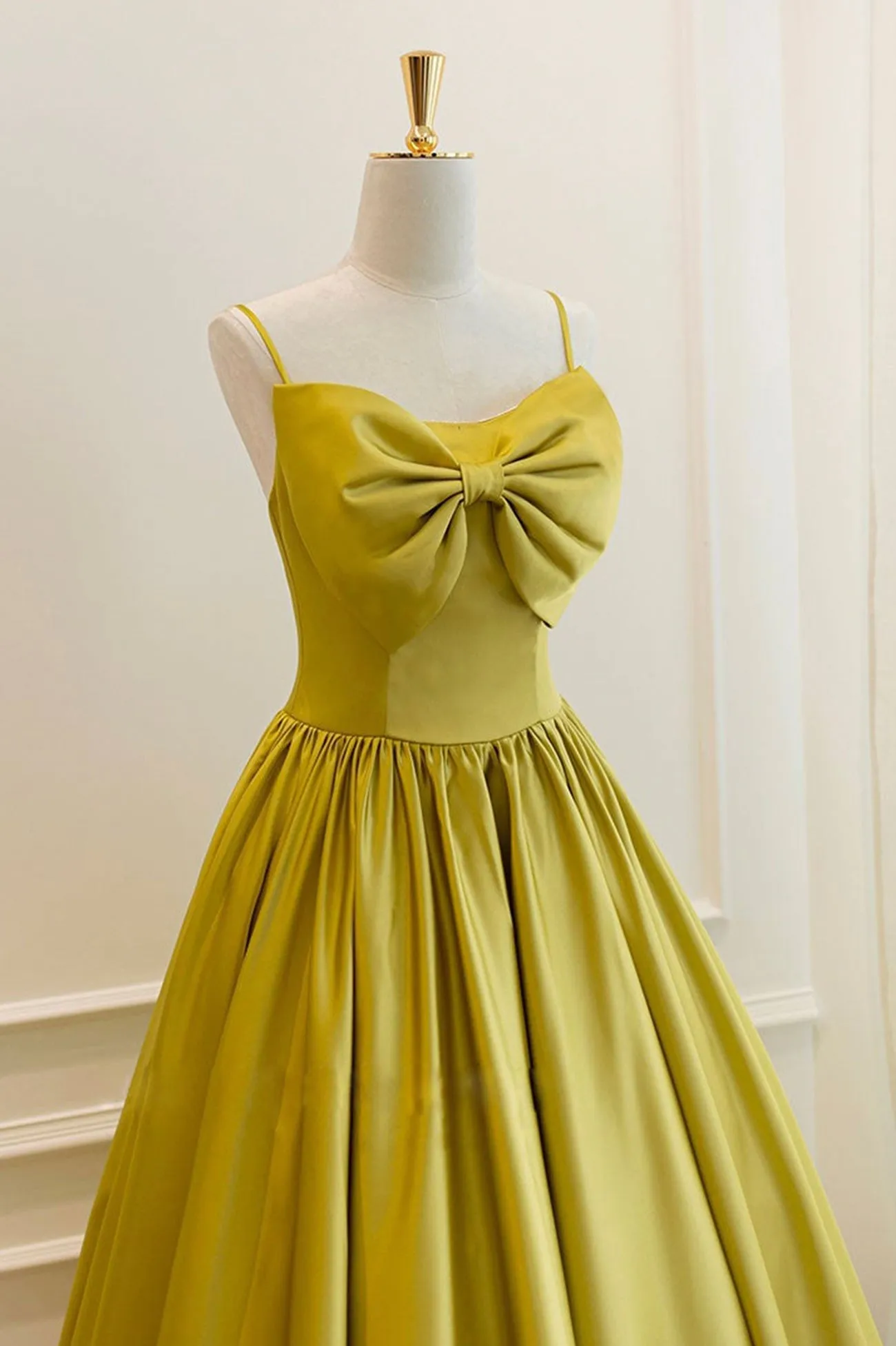 Yellow Satin Short Prom Dresses Cute A-Line Bow Homecoming Dresses